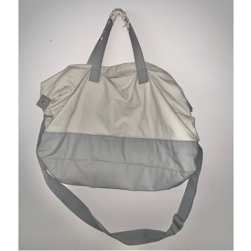 CALVIN KLEIN DUFFLE TRAVEL BAG - Picture 3 of 3